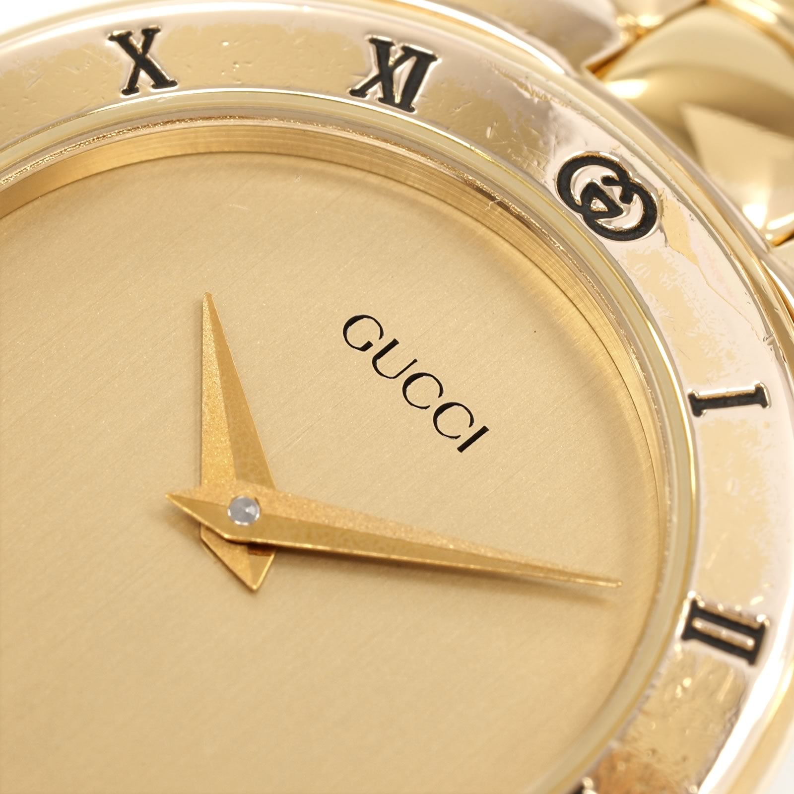 Gucci 3300L logo close up