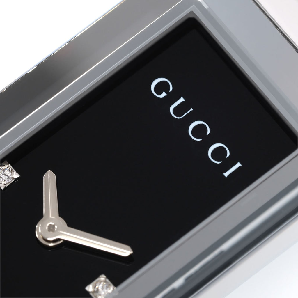 Gucci G-Frame 127.5 logo close up