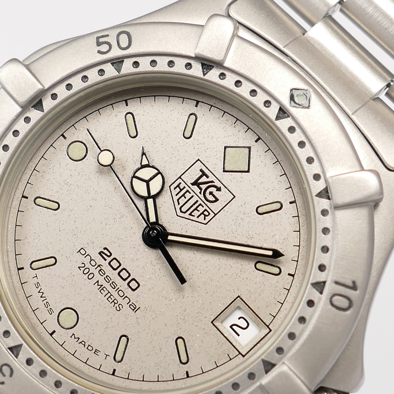 TAG Heuer 2000 962.206 monochrome logo close up