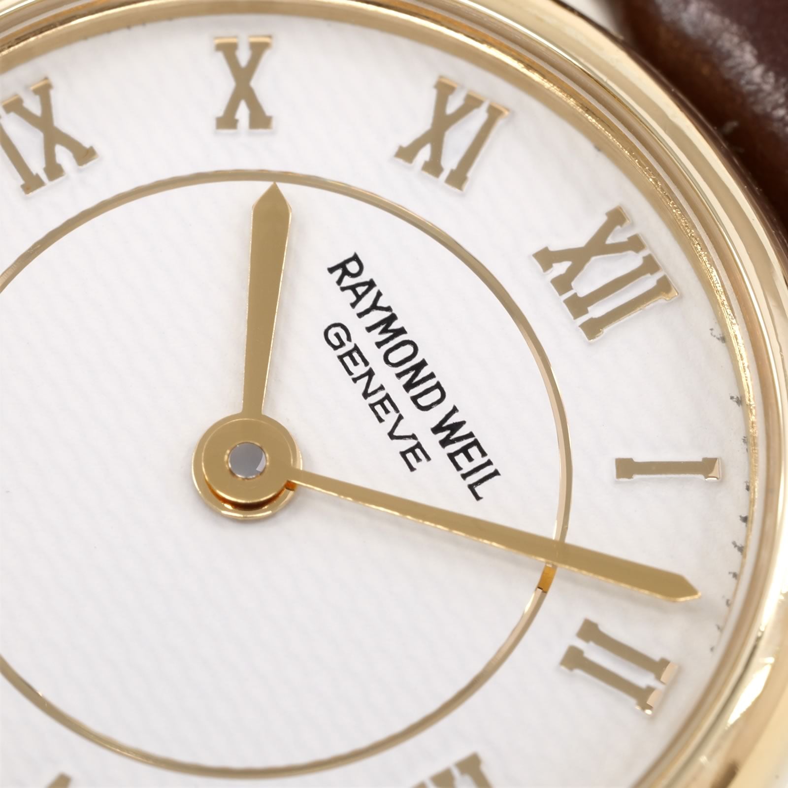 Raymond Weil Geneve 9923 logo close up