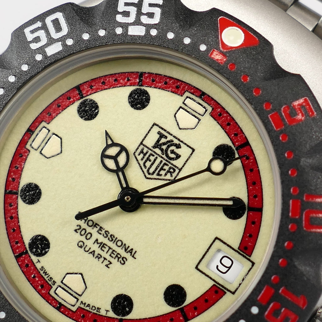 TAG Heuer Formula 1 WA1211 logo close up