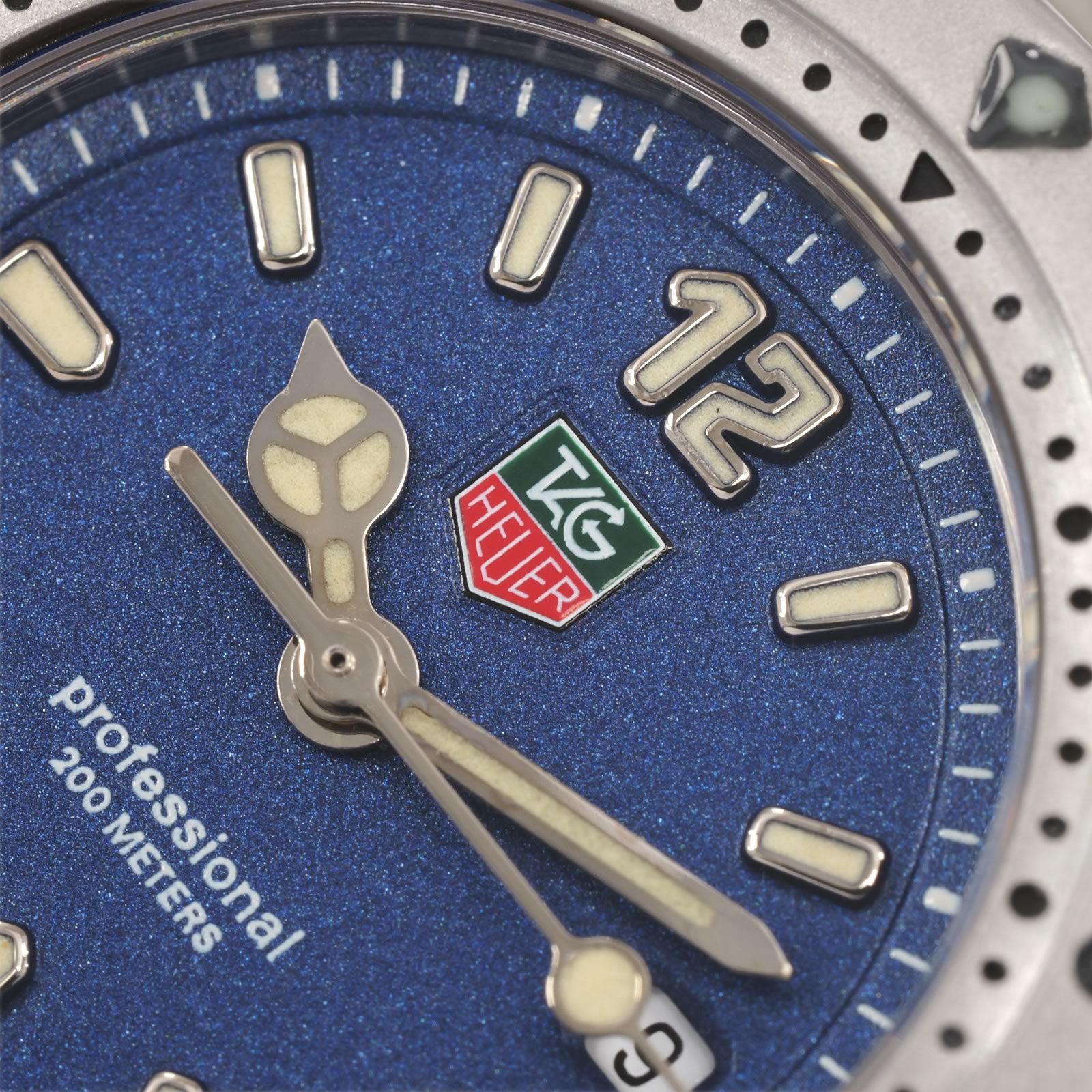 TAG Heuer 2000 WK1313 logo close up