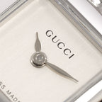 Gucci 1900L dial logo close up