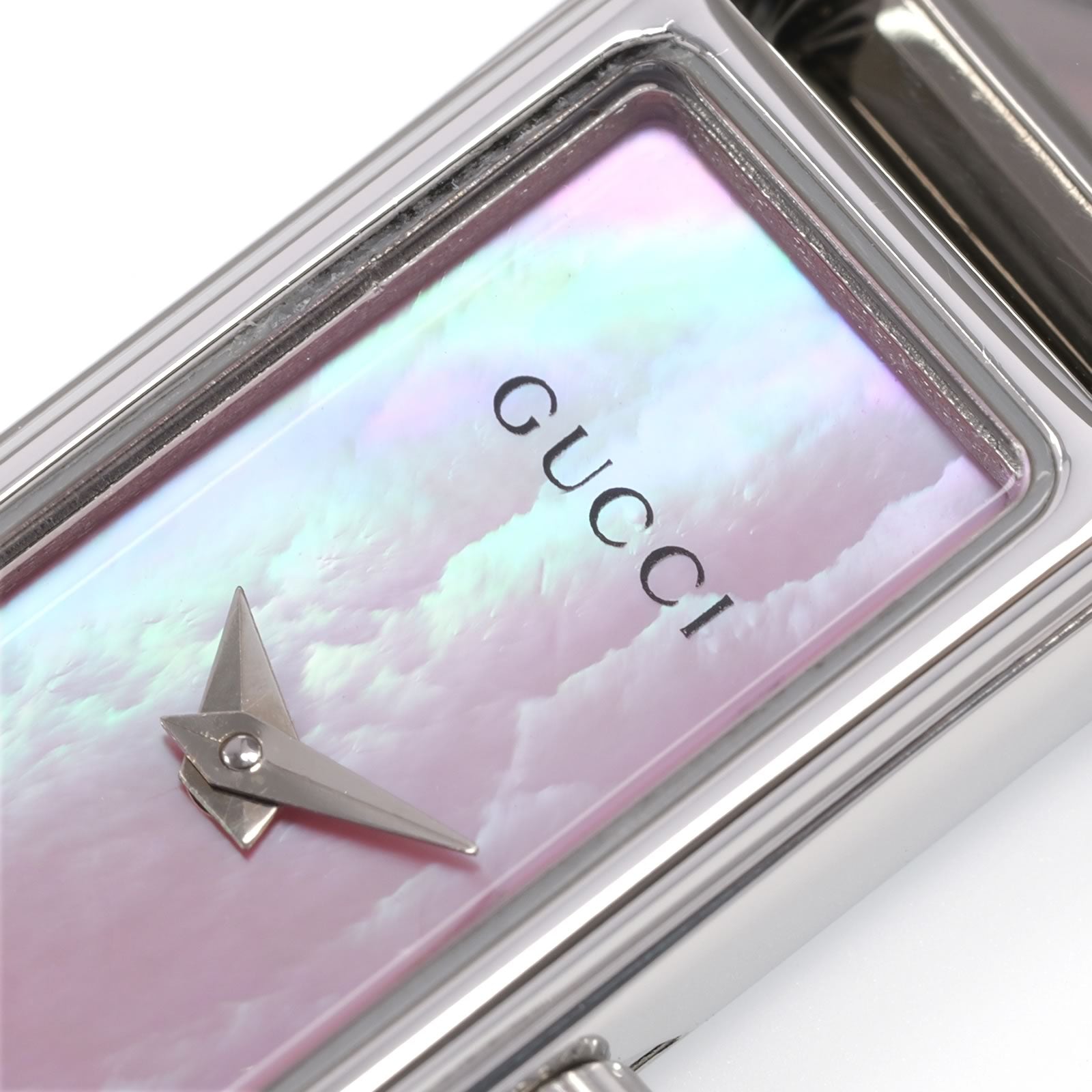 Gucci 1500L logo close up