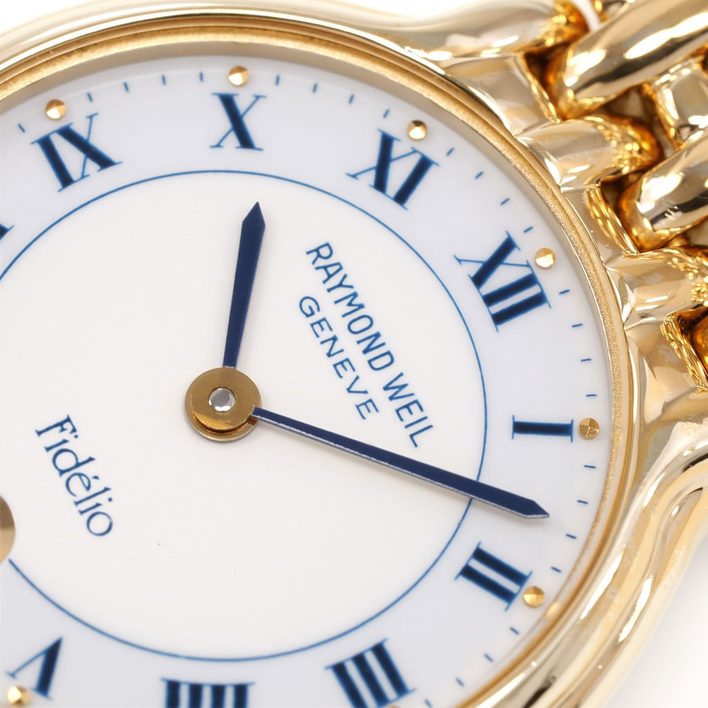 Raymond Weil Fidélio 4702 dial logo close up