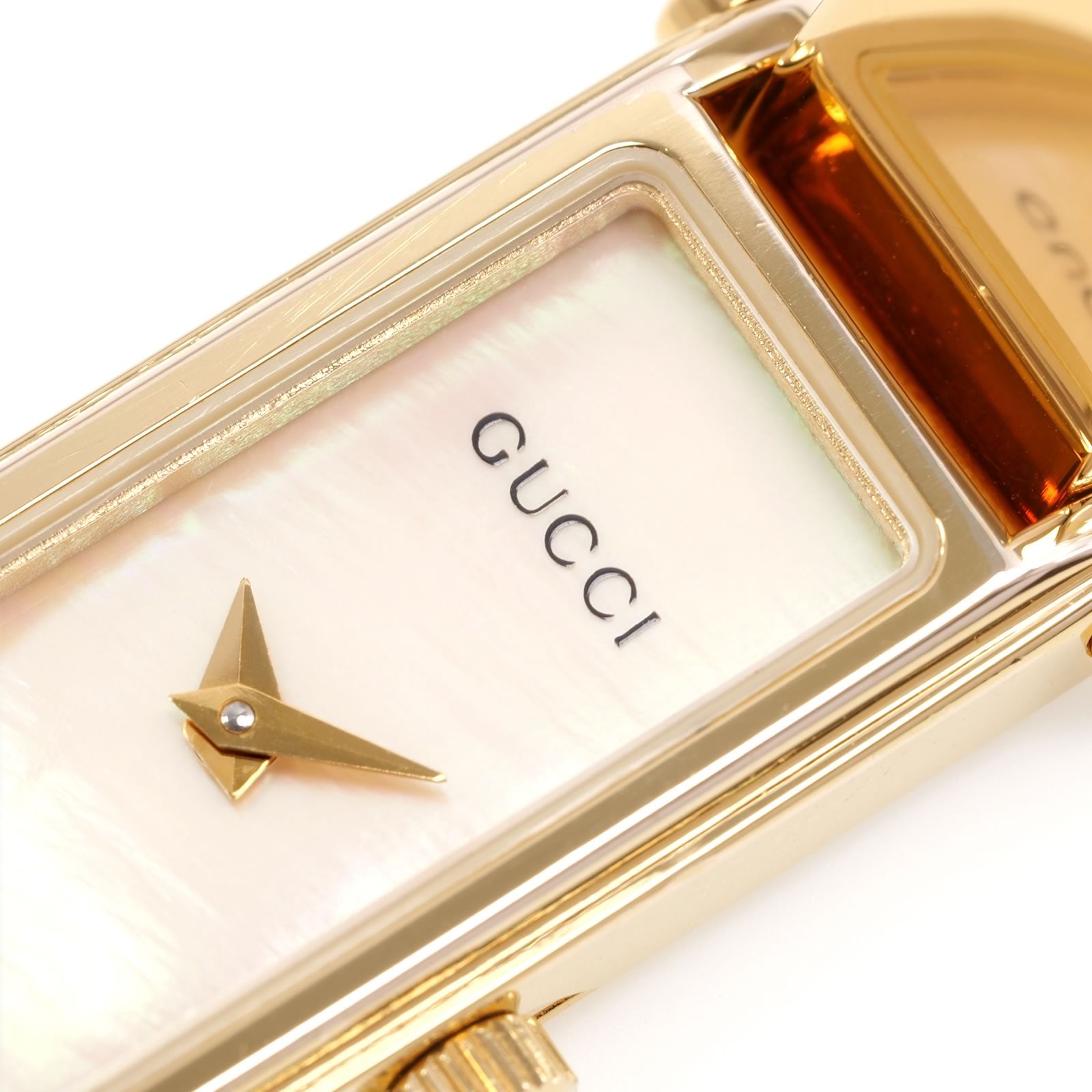 Gucci 1500L dial logo close up