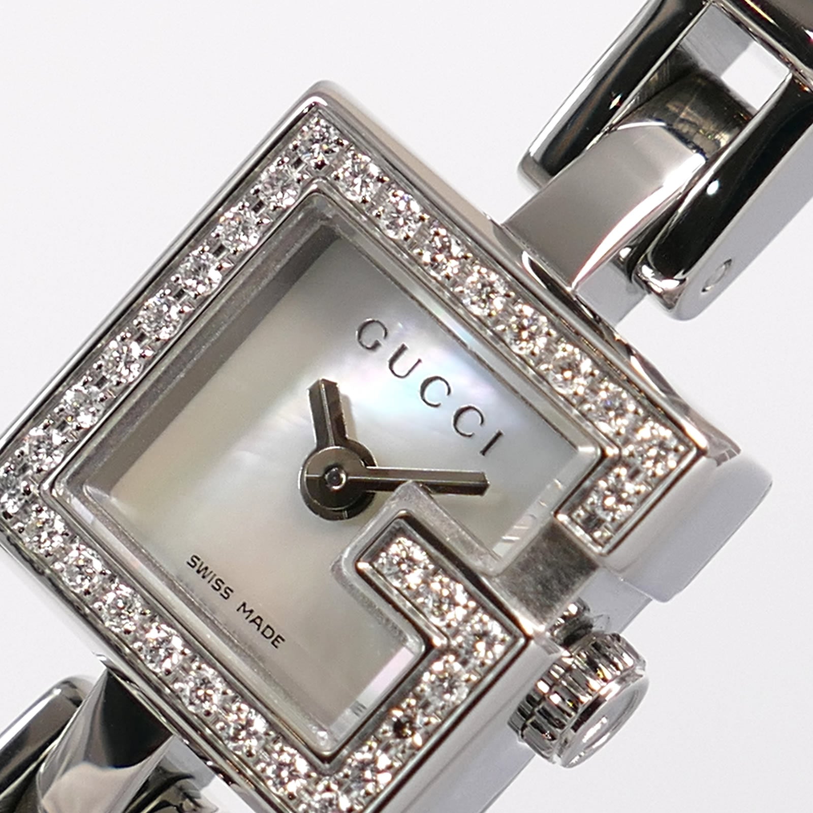 Gucci Mini G 102 logo close up