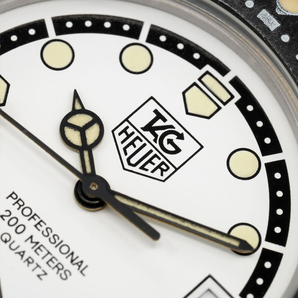 TAG Heuer Formula 1 WA1218 dial logo close up