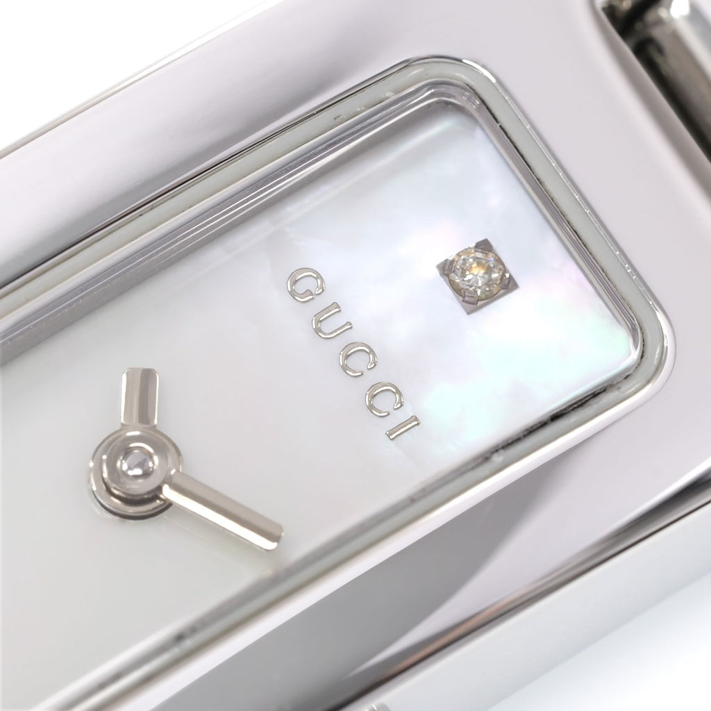 Gucci 3900L dial logo close up