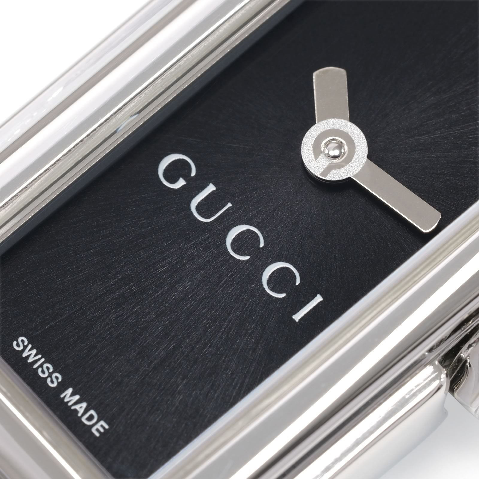 Gucci G-Line 109 dial logo close up