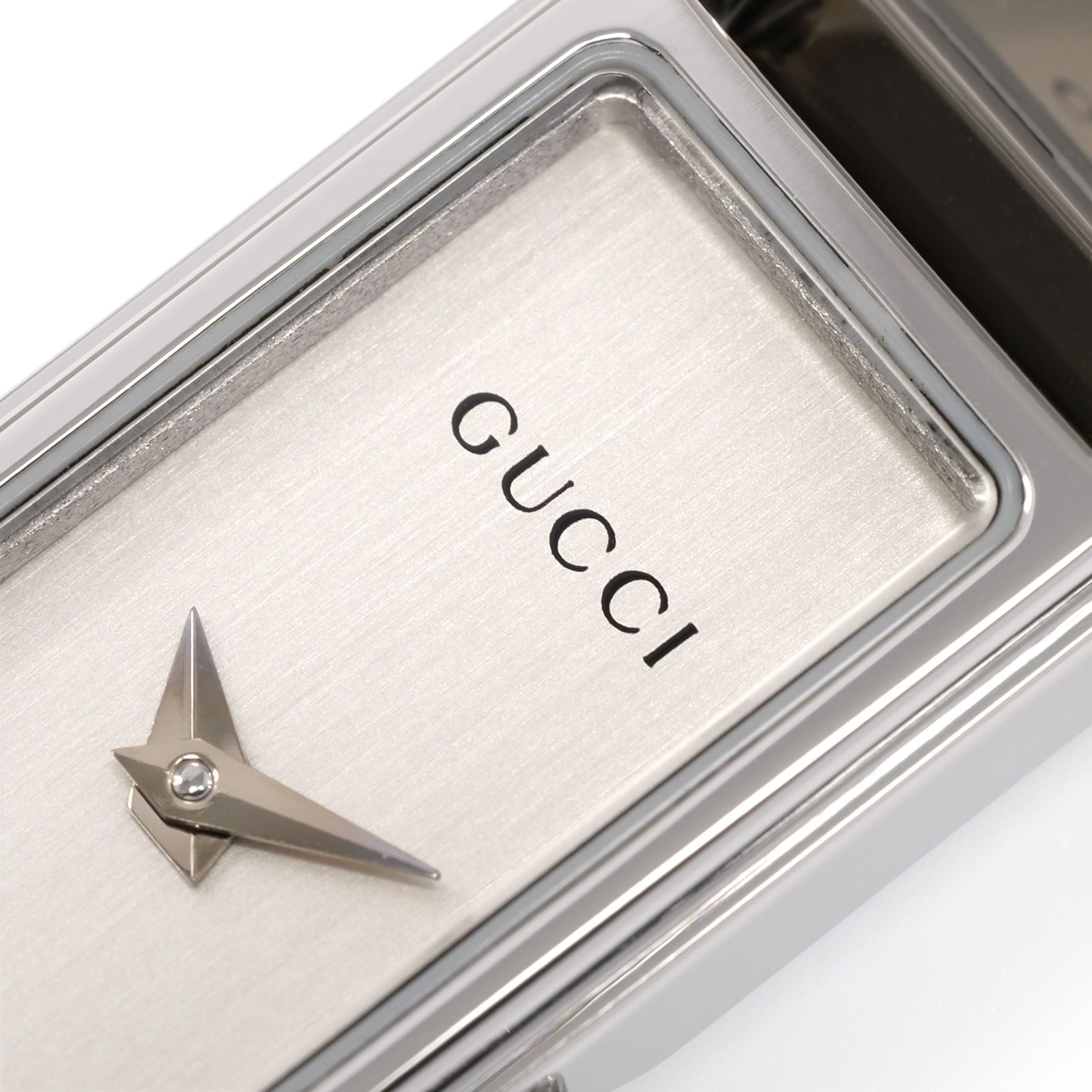 Gucci 1500L logo close up