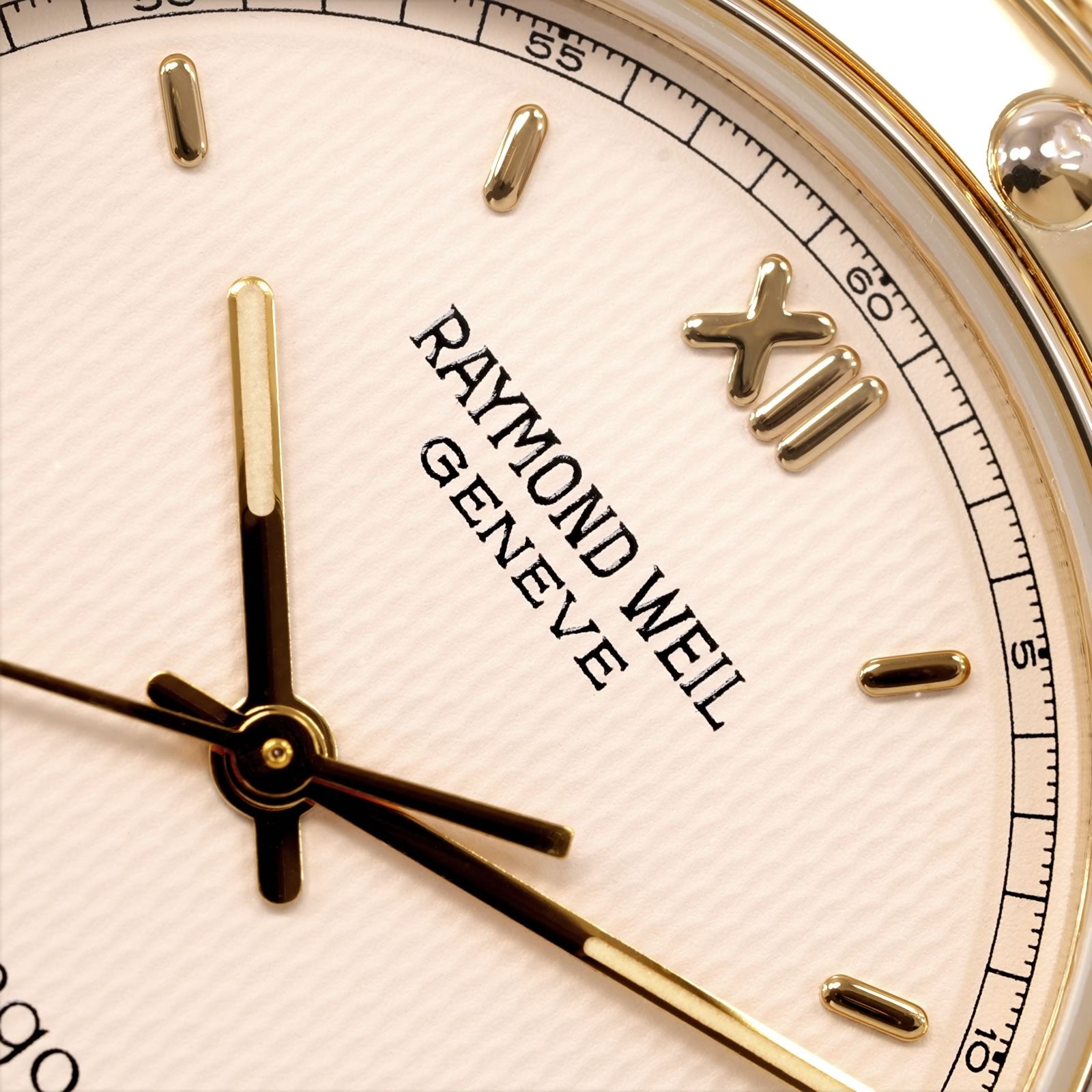 Raymond Weil Tango 5560 logo close up
