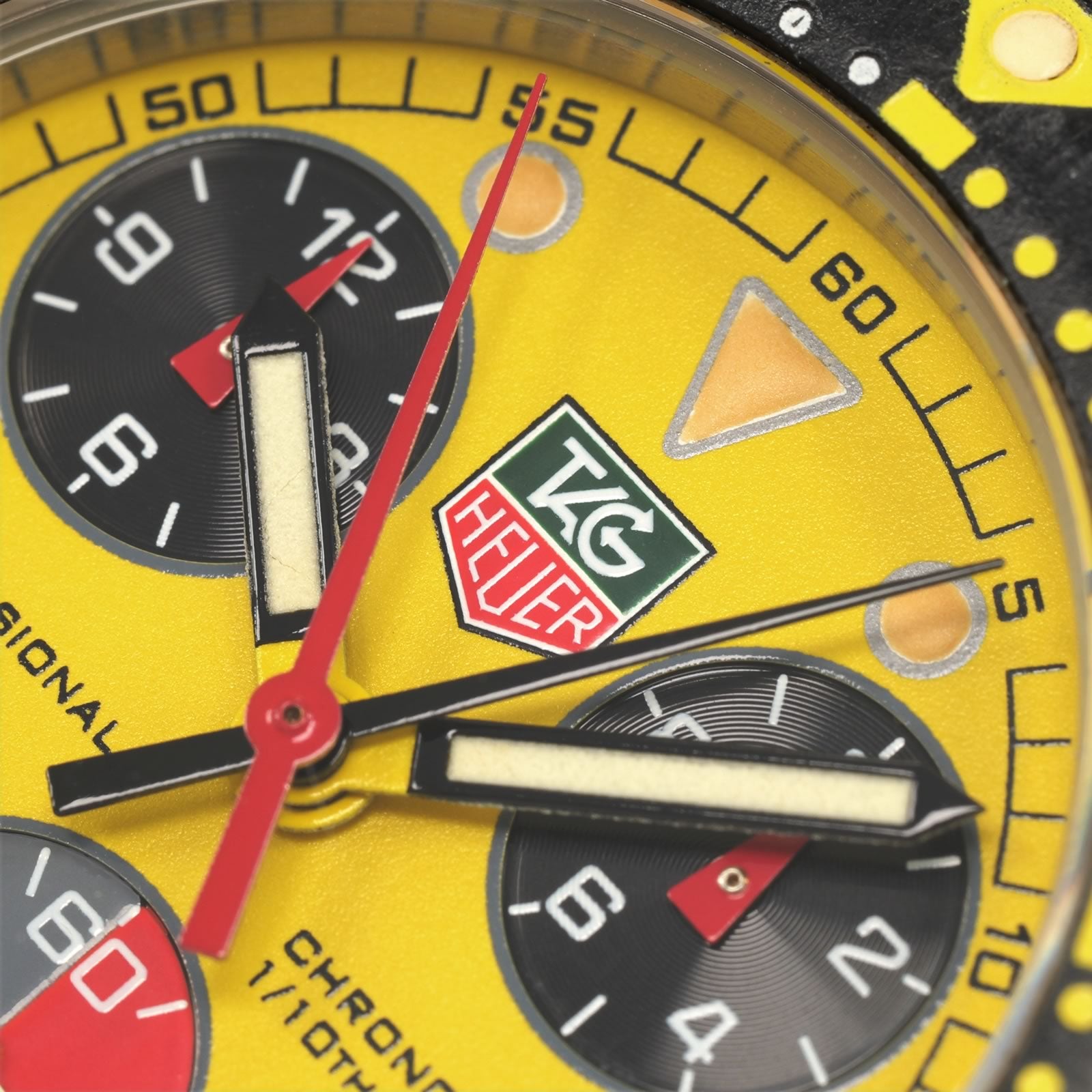 TAG Heuer Formula 1 CA1213 logo close up