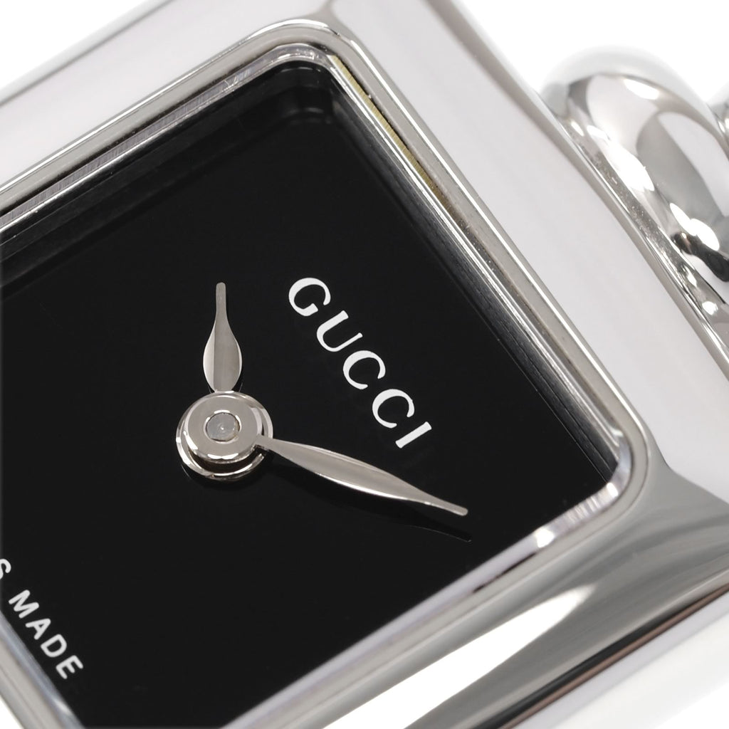 Gucci 1900L logo close up