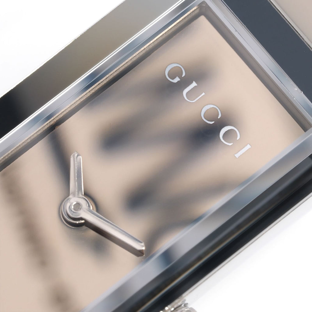 Gucci G-Frame YA127501 dial logo close up