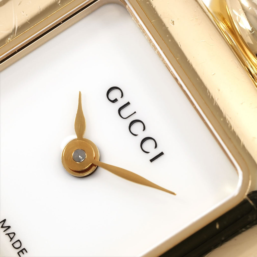 Gucci 1900L logo close up