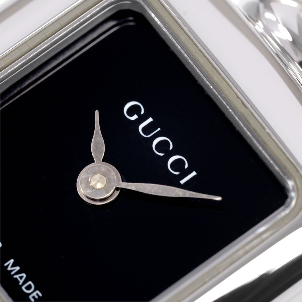 Gucci 1900L logo close up