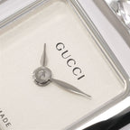 Gucci 1900L dial logo close up