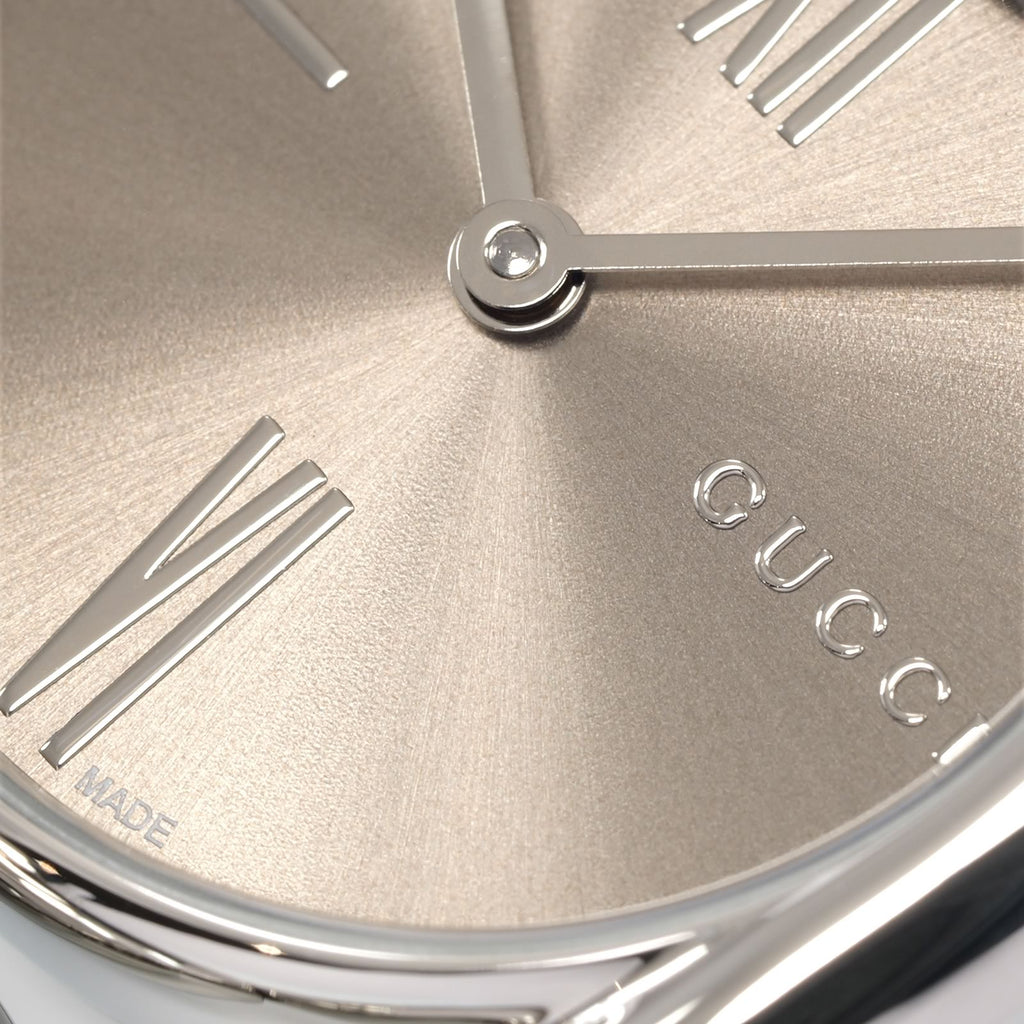 Gucci Horsebit 139.5 logo close up