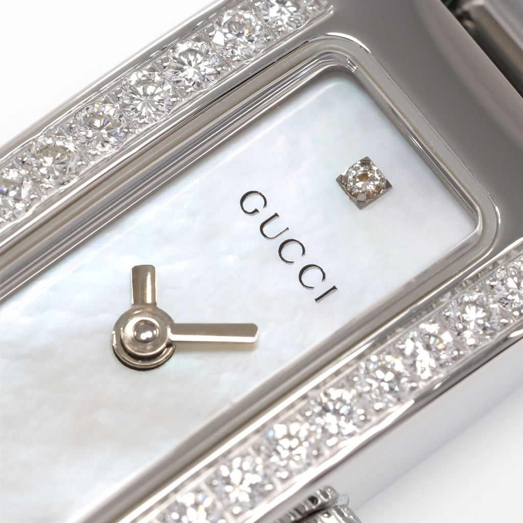 Gucci 3900L dial logo close up