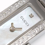 Gucci 3900L dial logo close up