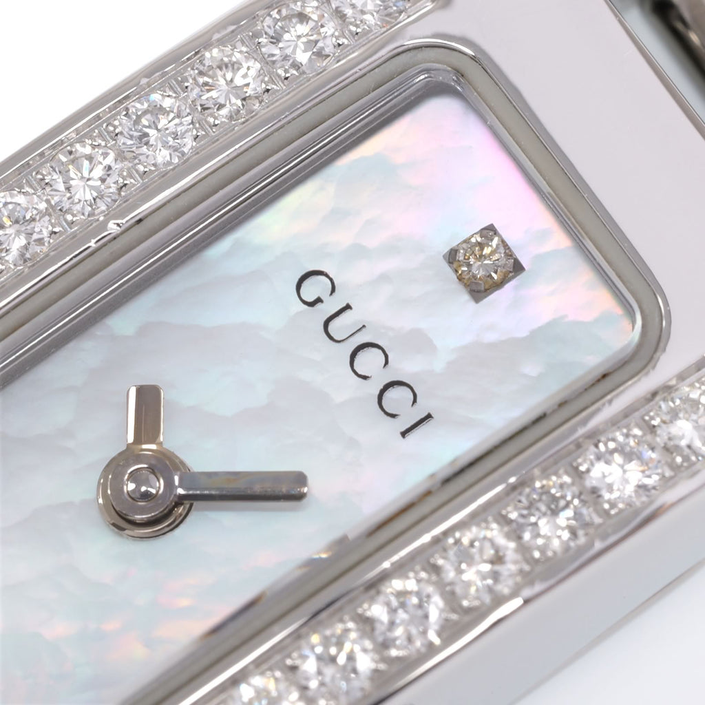 Gucci 3900L logo close up