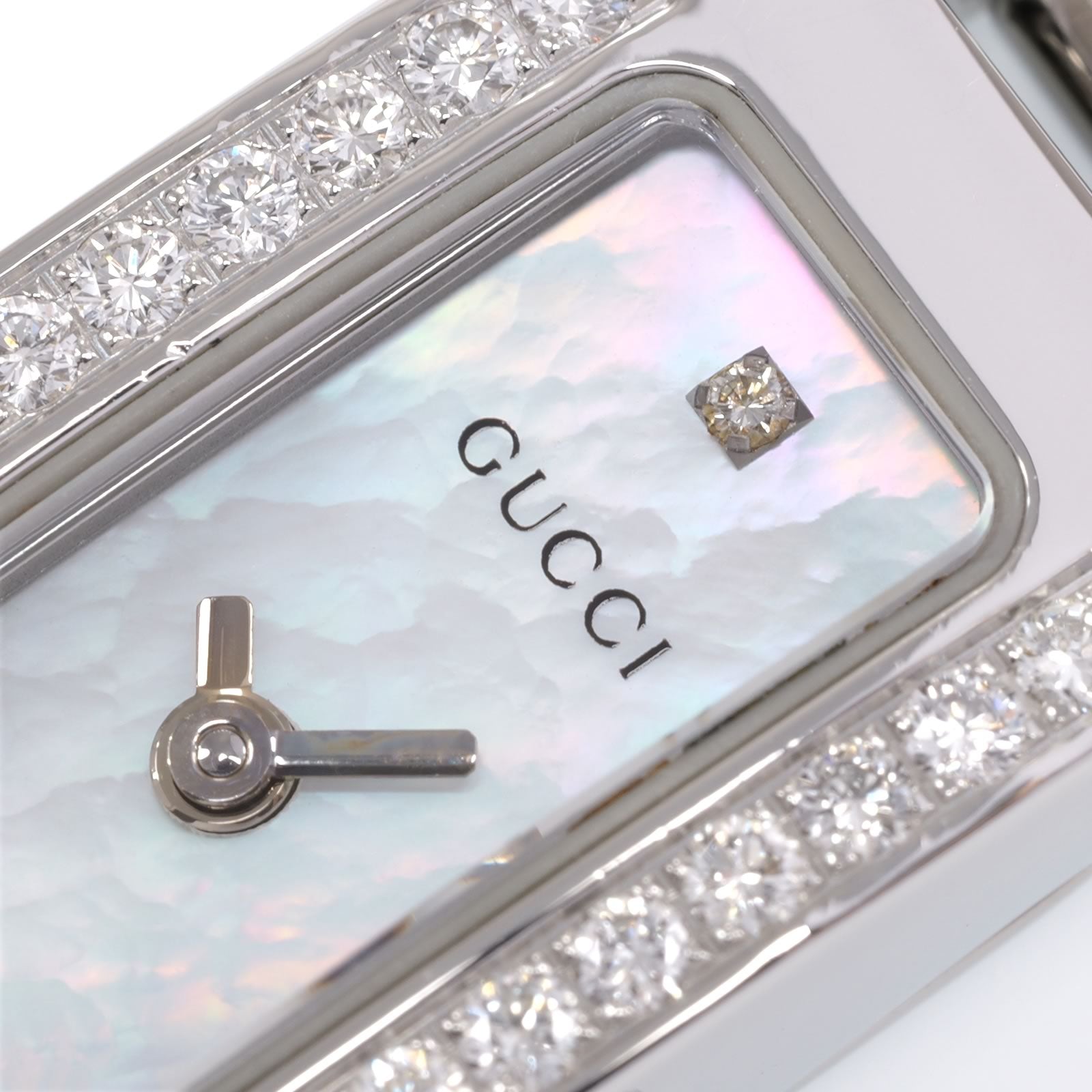 Gucci 3900L logo close up