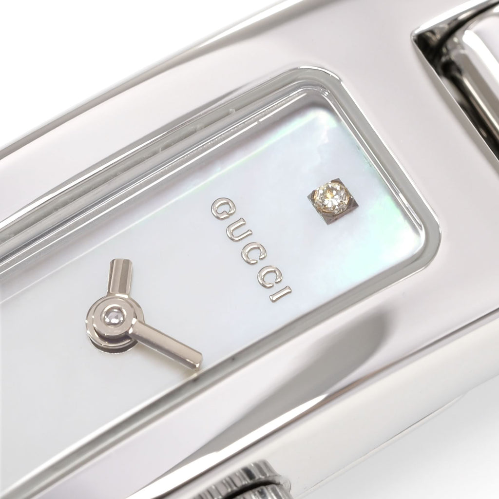 Gucci 3900L logo close up