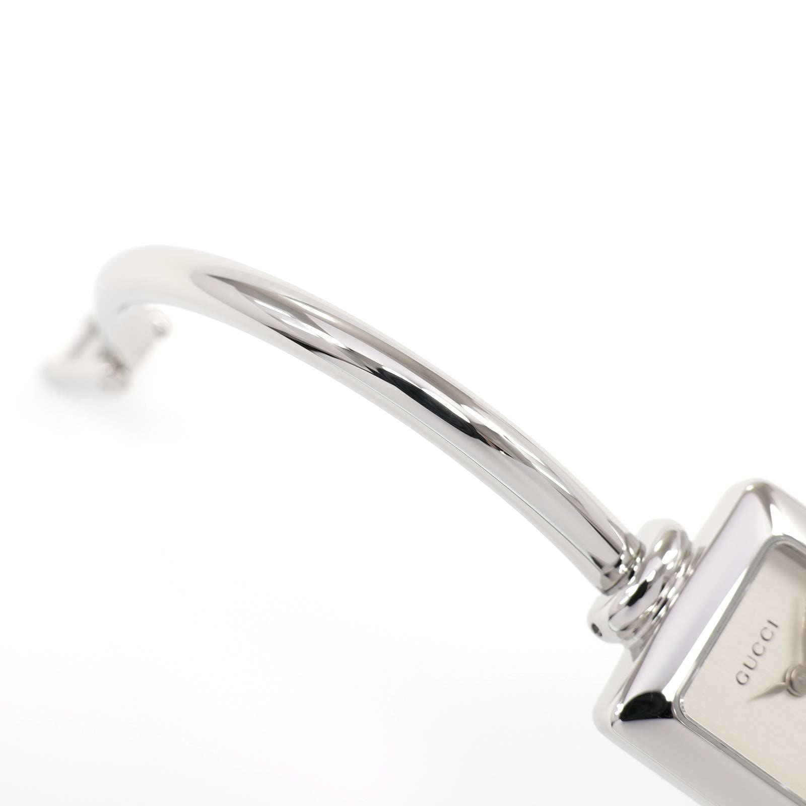 Gucci 1900L Stainless Steel bangle top