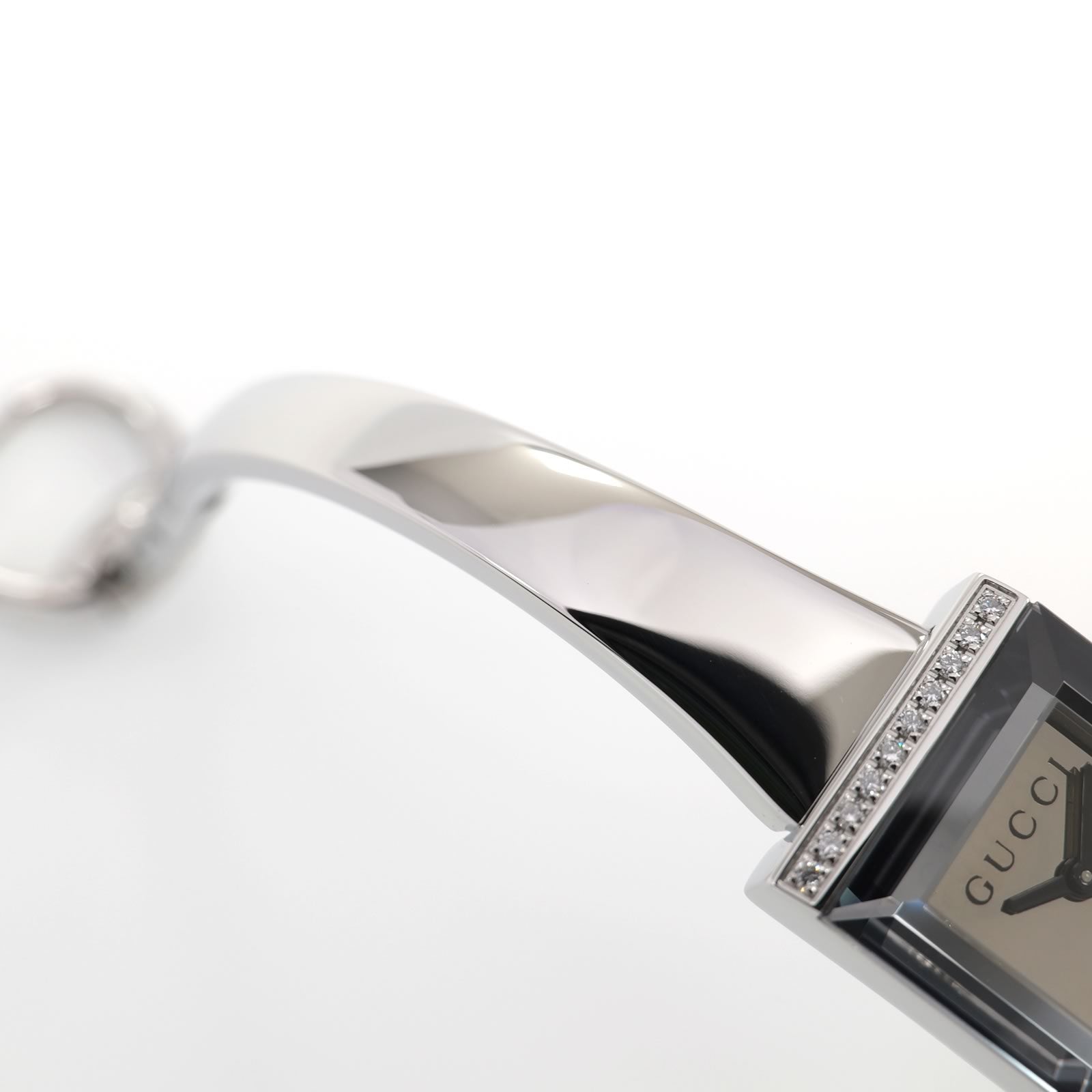 Gucci G-Frame YA128504 stainless steel bangle top