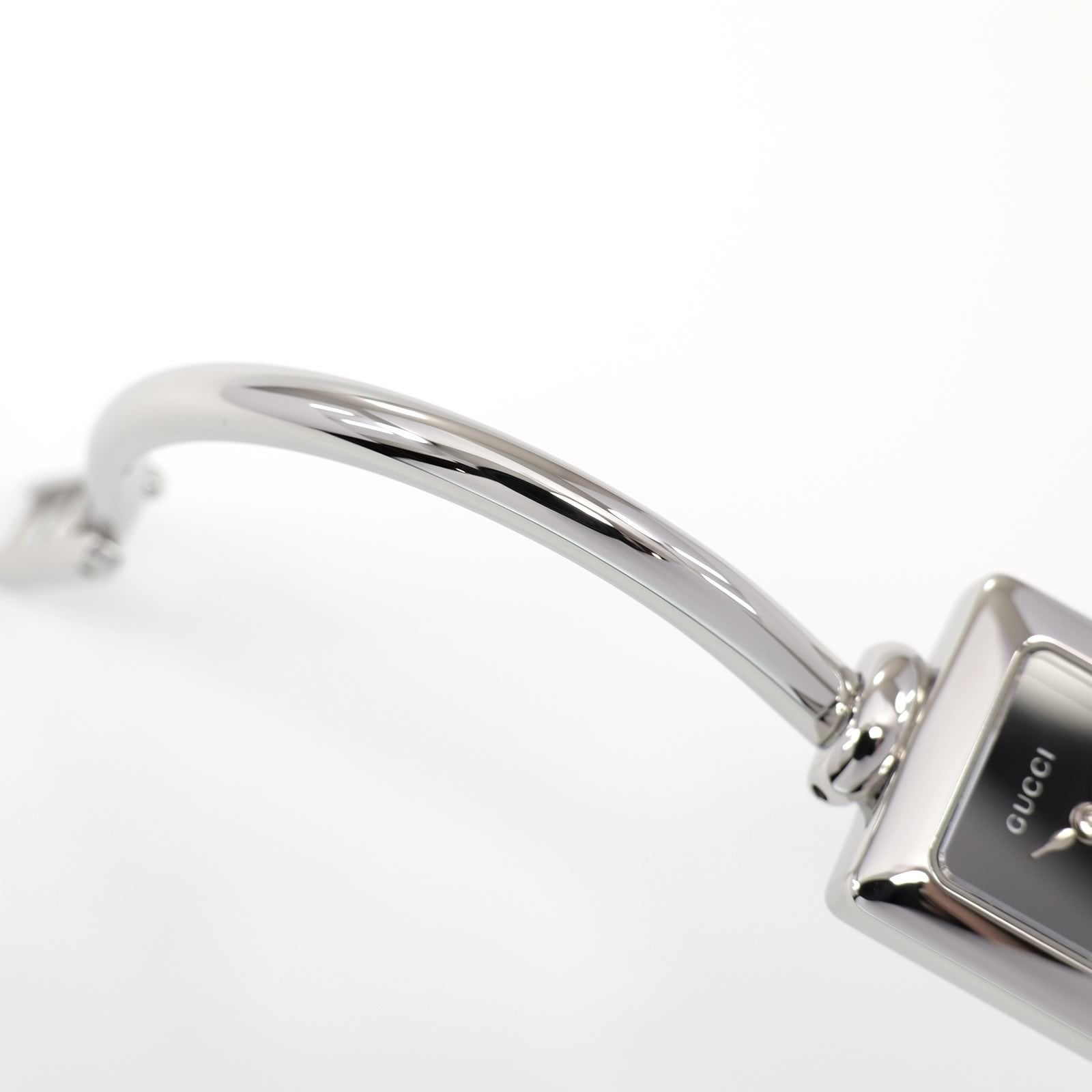 Gucci 1900L Stainless Steel bangle top