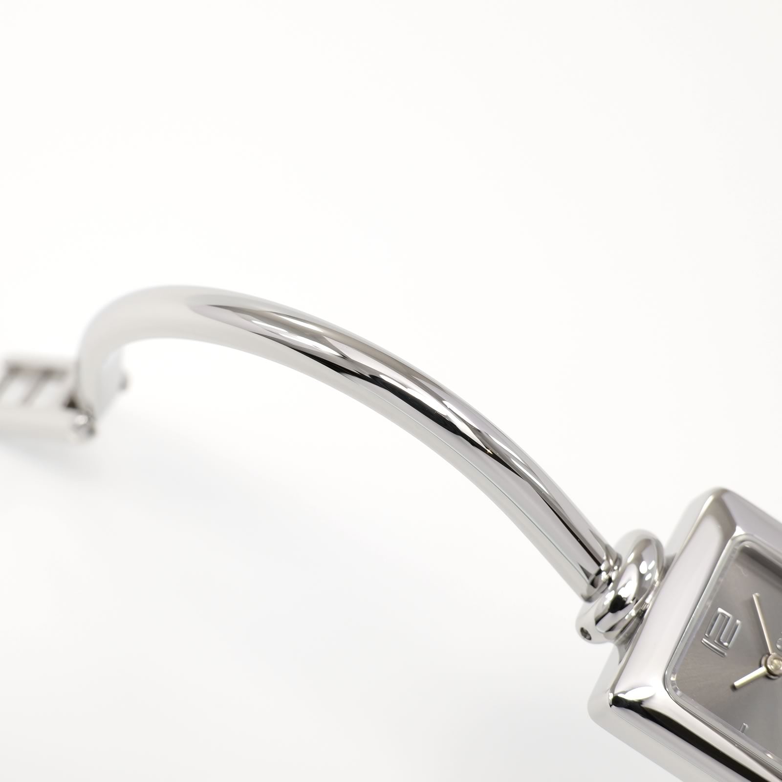 Gucci 1900L stainless steel bangle top