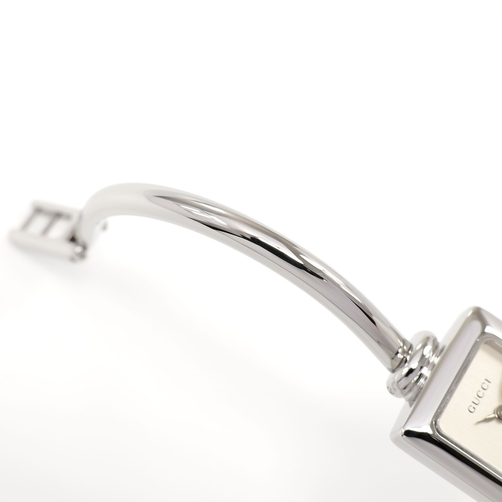 Gucci 1900L Stainless Steel bangle top