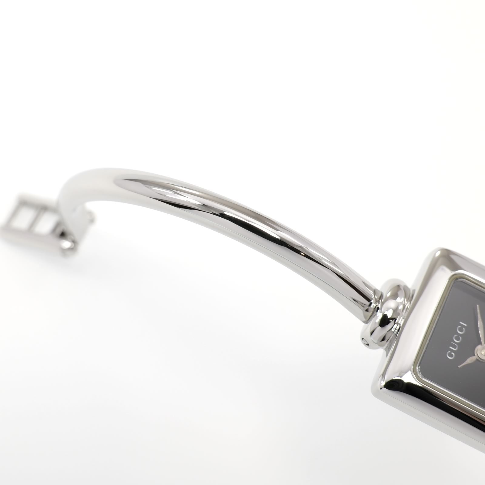 Gucci 1900L Stainless Steel bangle top