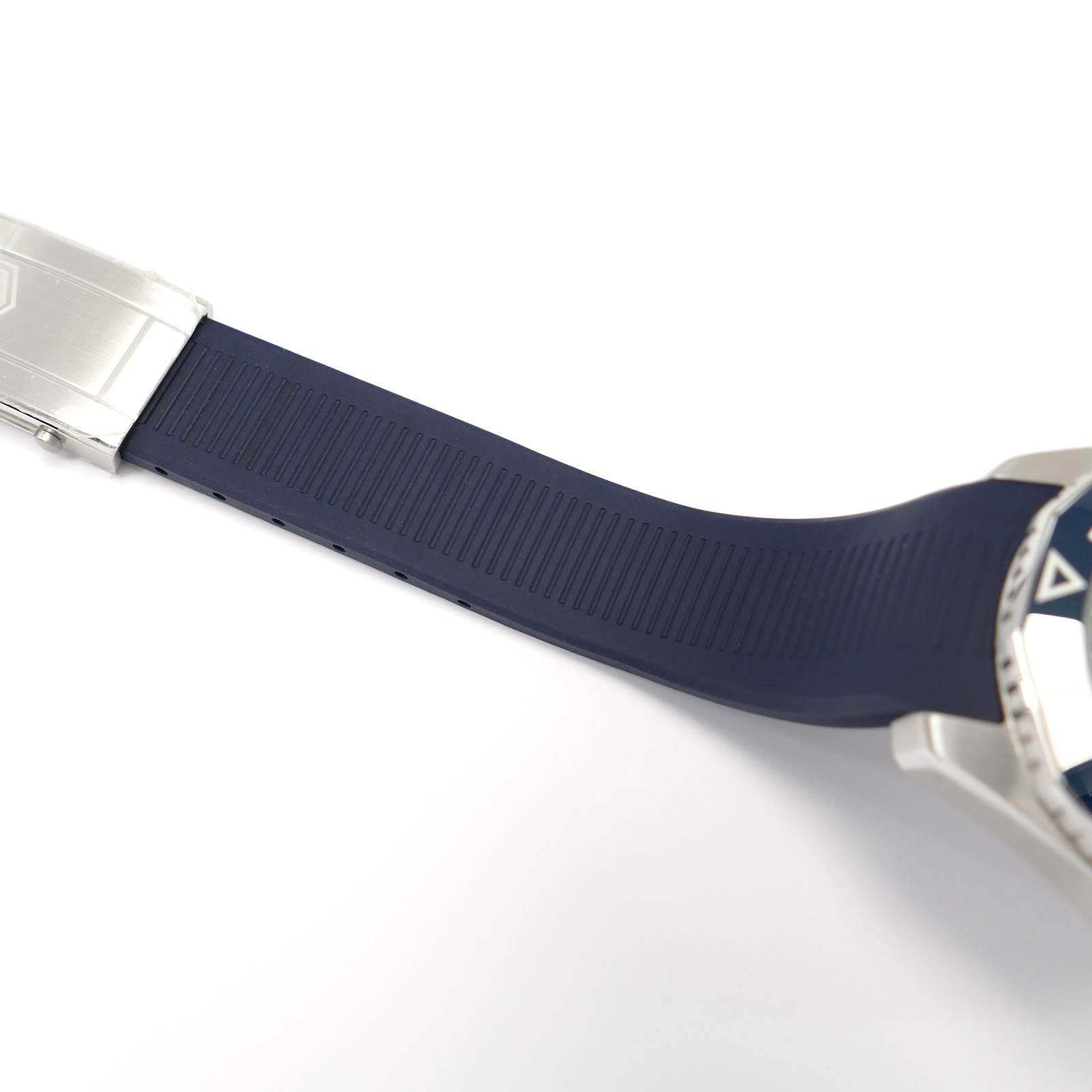 TAG Heuer Aquaracer GMT WBP2010 blue FT6198 rubber strap top