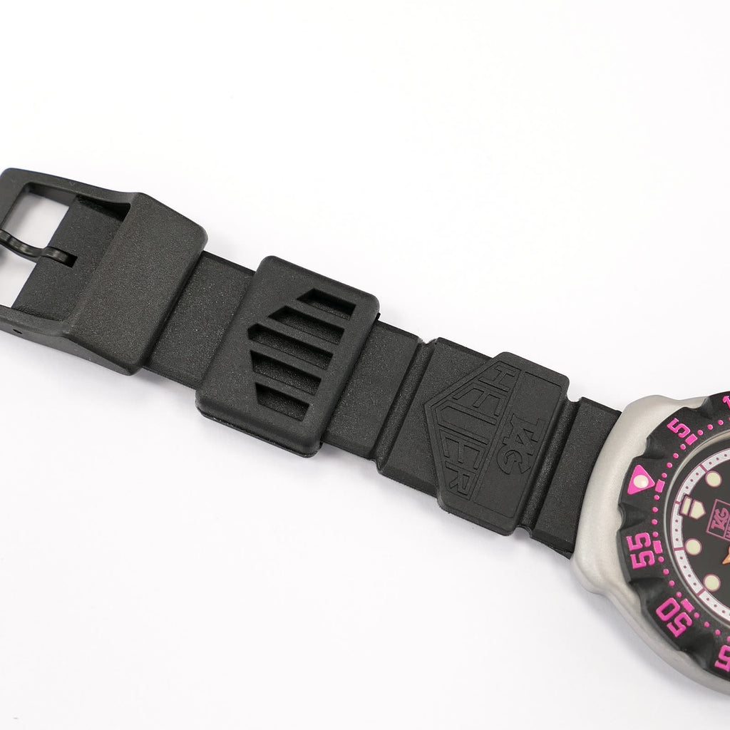 TAG Heuer Formula 1 377.513 black plastic strap top