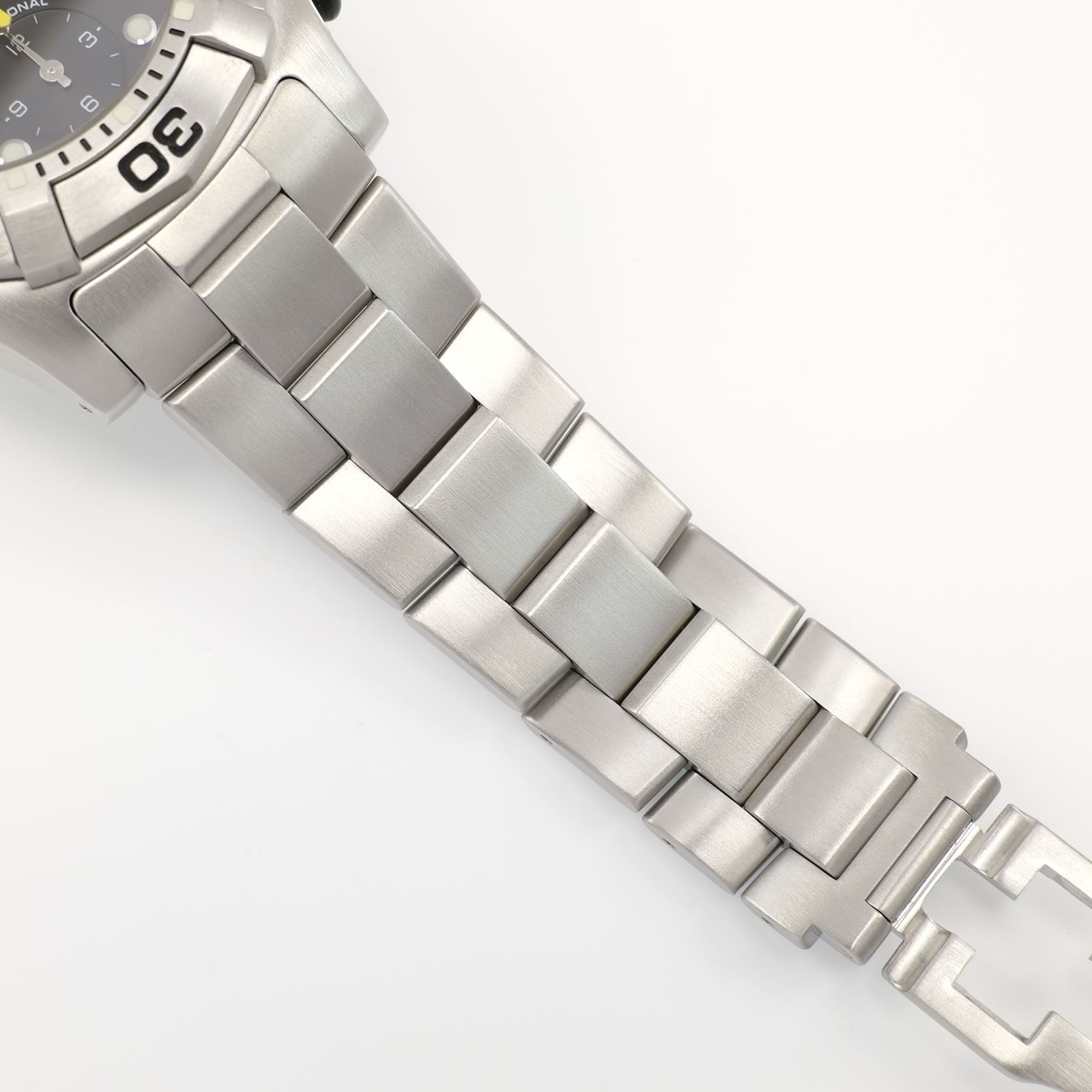 TAG Heuer Aquagraph CN211A stainless steel bracelet bottom
