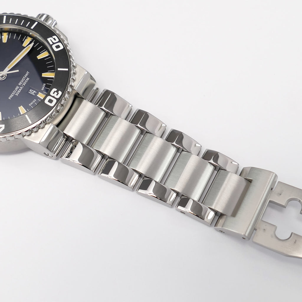 Oris Aquis 7653 stainless steel bracelet bottom