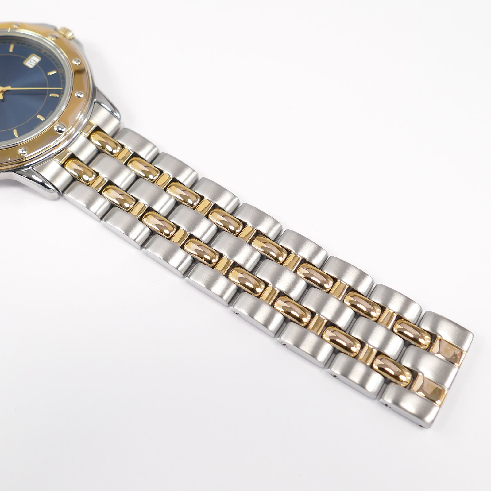 Raymond Weil Tango 5560 stainless steel and 18k Gold Plated bracelet bottom