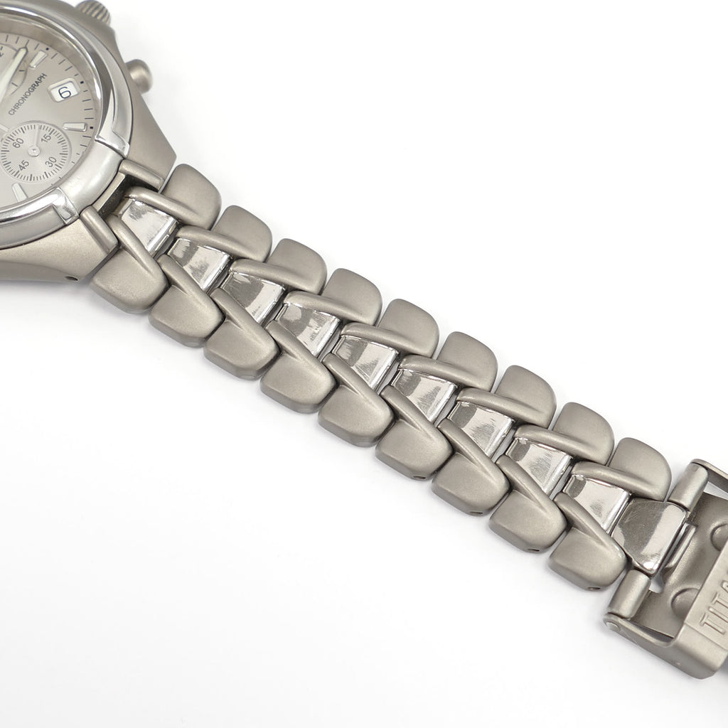 Tissot Titanium T645P bracelet bottom