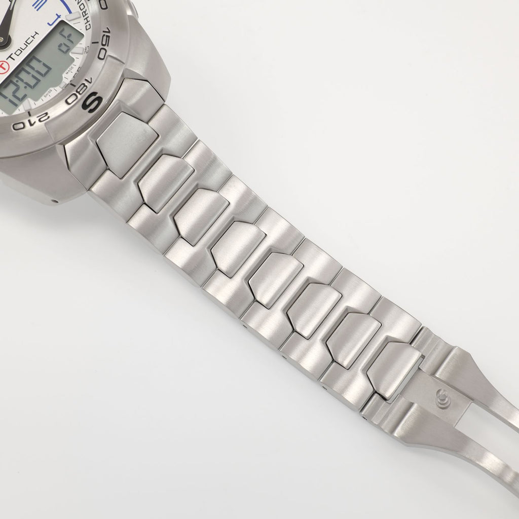 Tissot T-Touch Expert T013420A stainless steel bracelet bottom