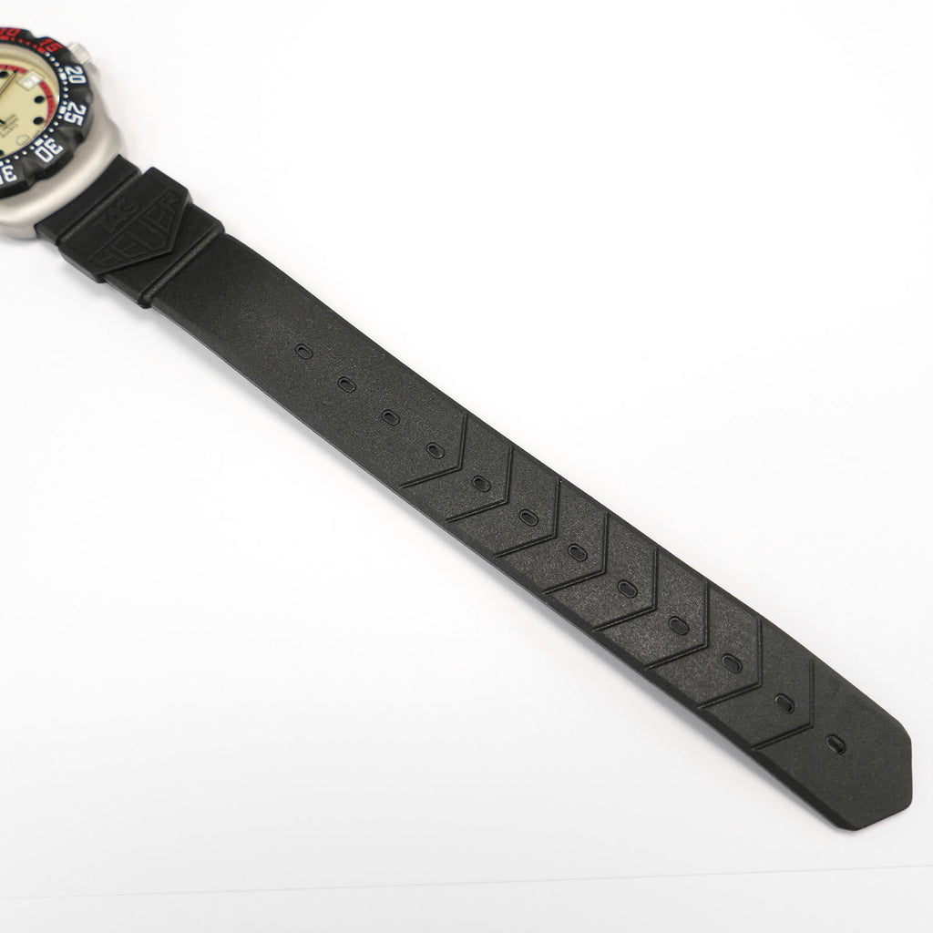 TAG Heuer Formula 1 371.513 black plastic strap bottom