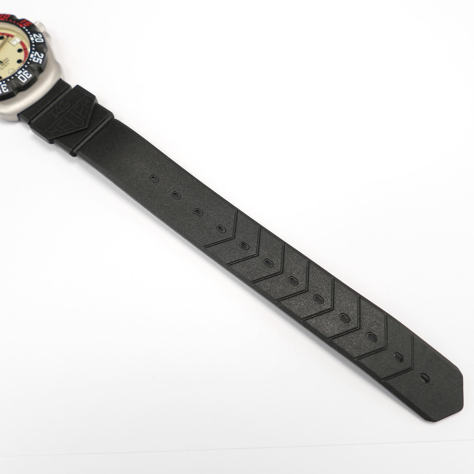 TAG Heuer Formula 1 371.513 black plastic strap bottom