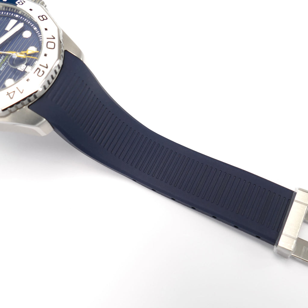 TAG Heuer Aquaracer GMT WBP2010 blue FT6198 rubber strap bottom