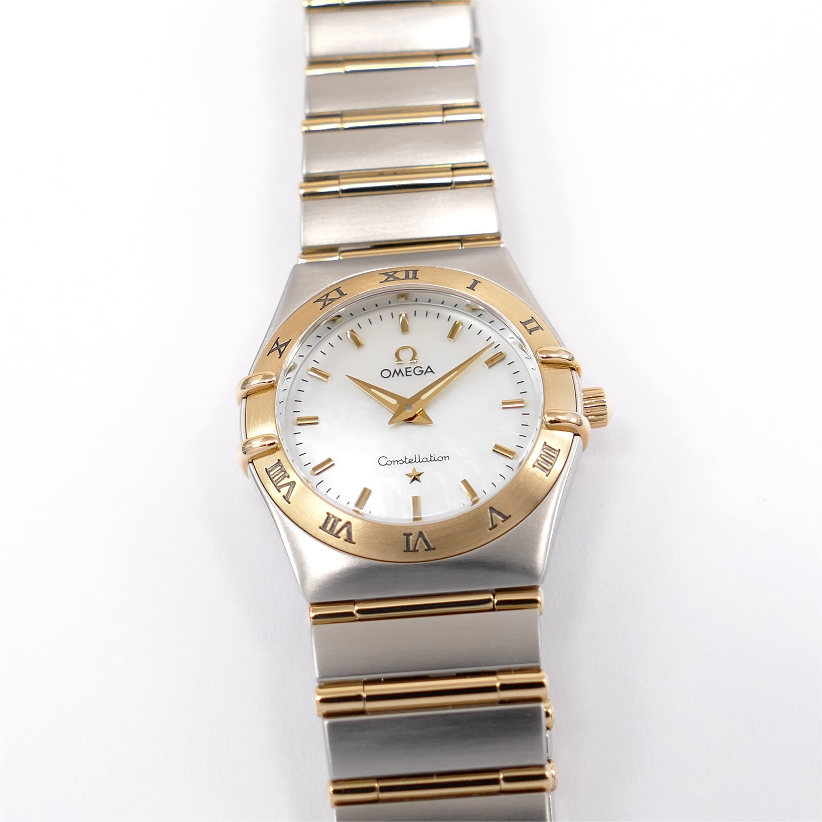 Omega Constellation Mother of Pearl 18k Gold Ladies 25mm 1272.70.00 White Dial