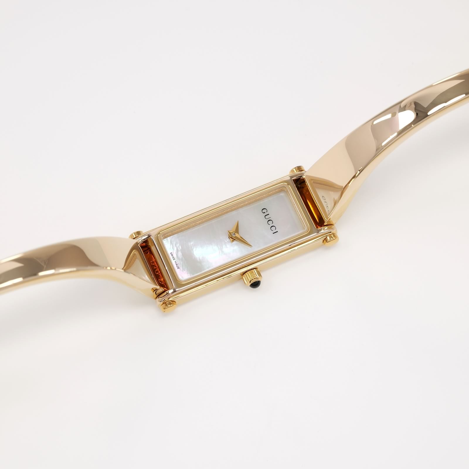 Gucci 1500L Ladies White Mother of Pearl Dial 18k Gold Plated Bangle watch