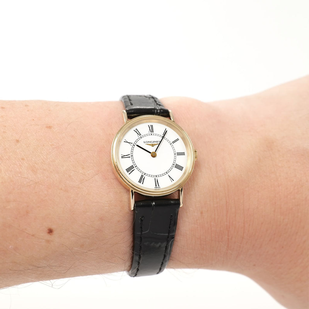 Longines Présence L4.137.2 white dial on the wrist