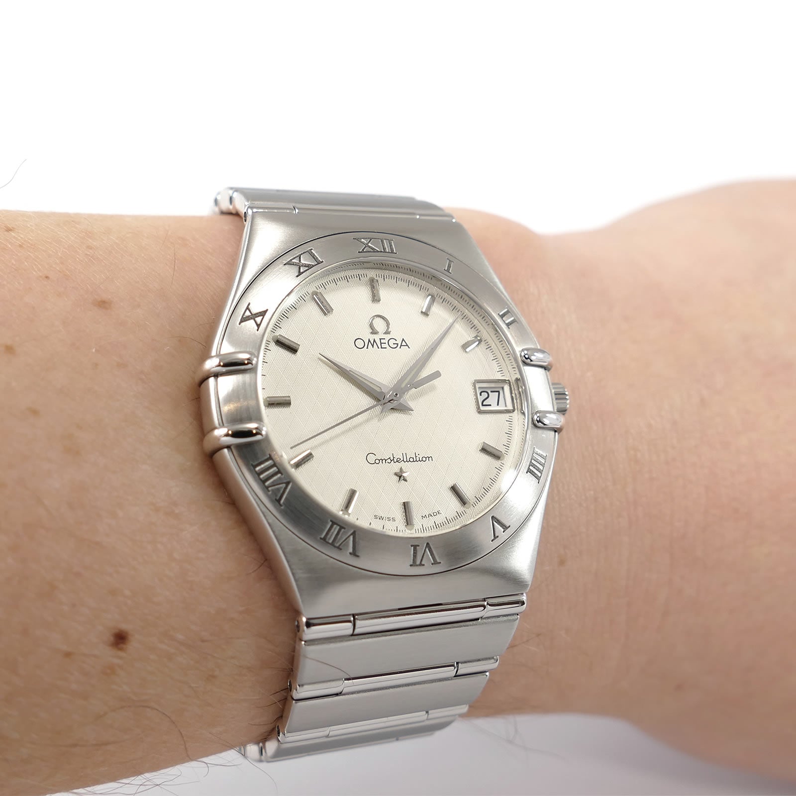 Omega Constellation 1512.30.00 Silver diamond dial on the wrist