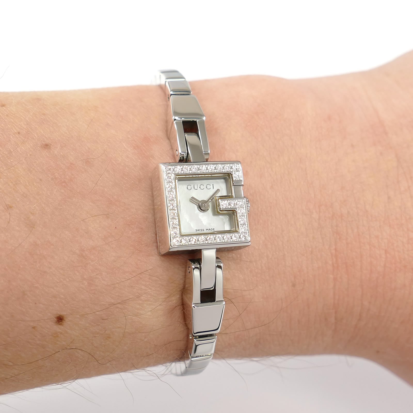 Gucci Mini G 102 White 32 Diamonds on the wrist