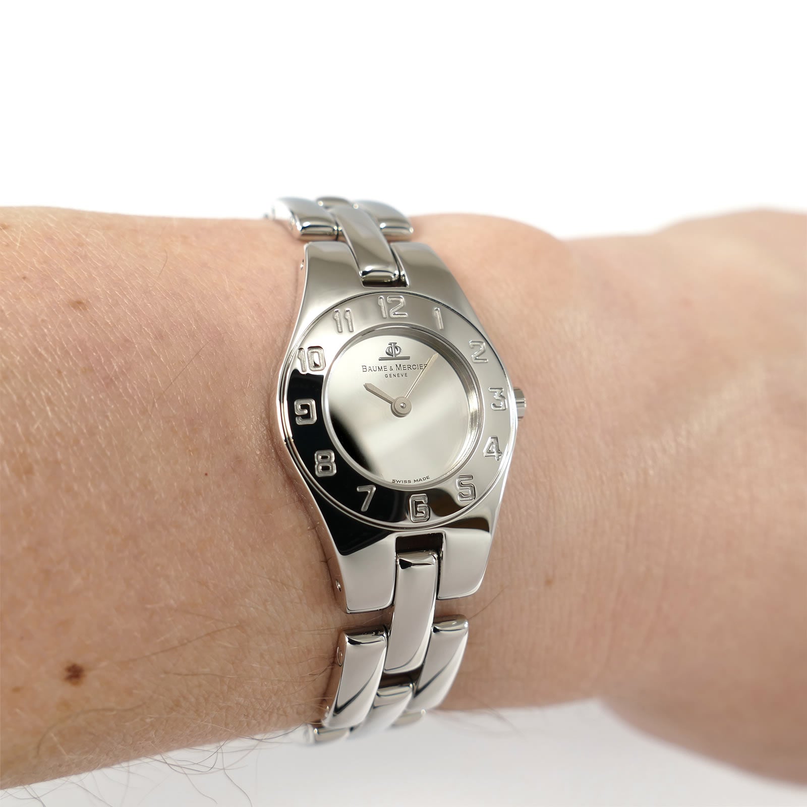 Baume & Mercier Linea MV045204 Mirror Dial on the wrist